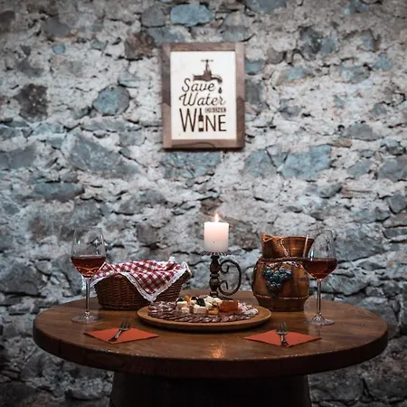 Vikendica Vineyard Skatlar *